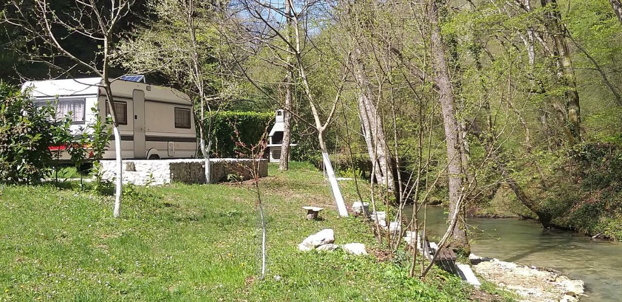 Mobile Home Slapnica U Parku Prirode Zumberak Krasic 外观 照片